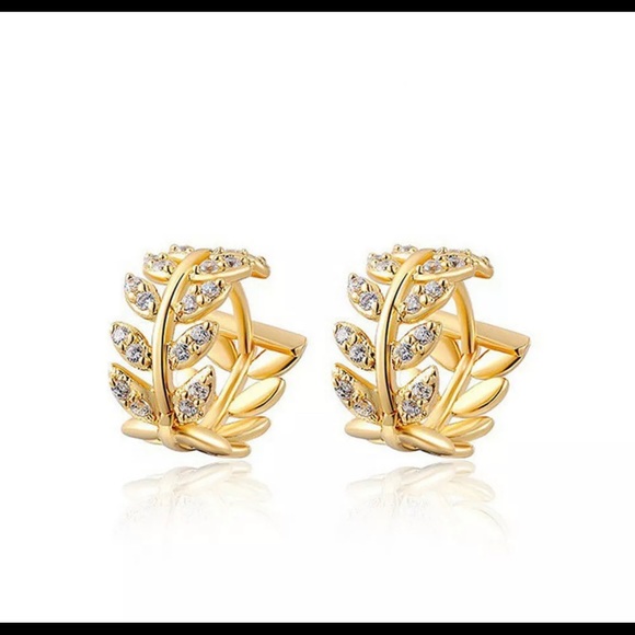 Jewelry - Gold huggie leaf earrings